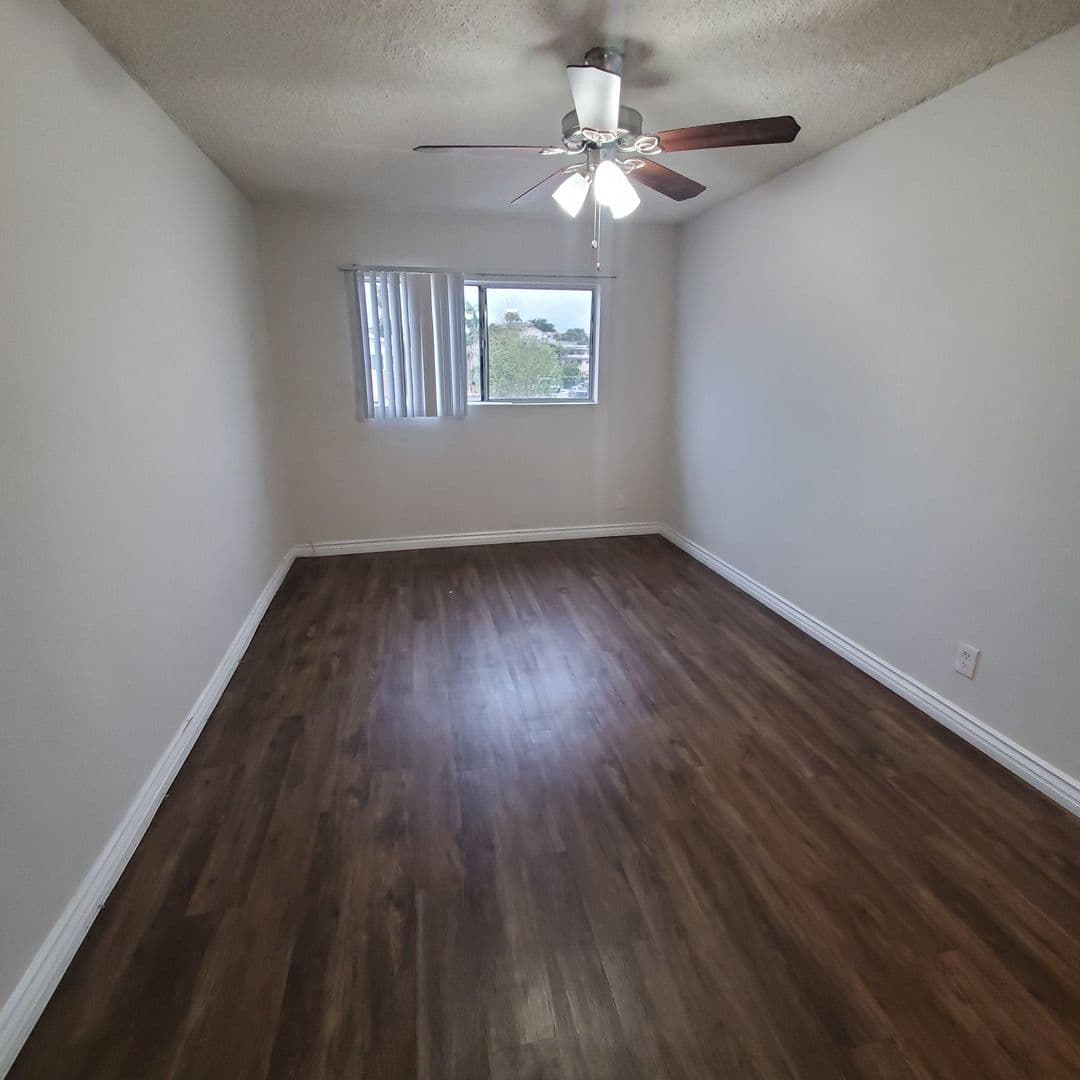 Los Angeles Apartment: 4845 Saturn Street