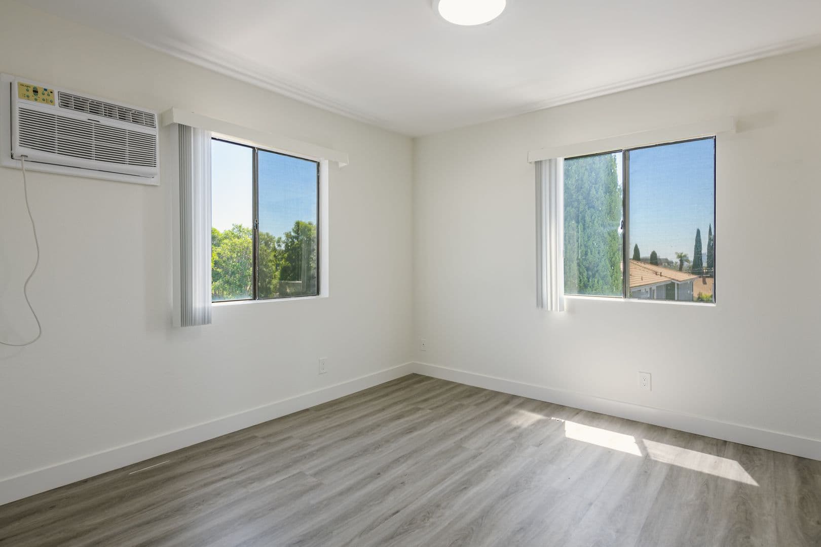 Los Angeles Apartment: 5533 Barton Ave