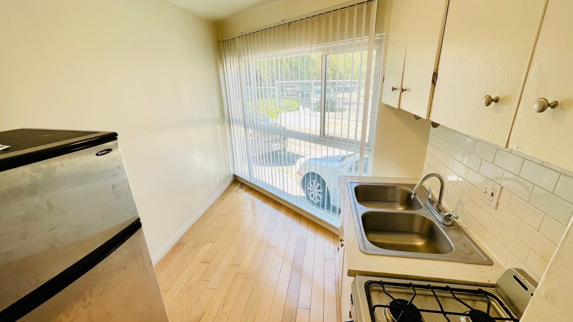 Beverly Hills Apartment: 485 S Roxbury Dr