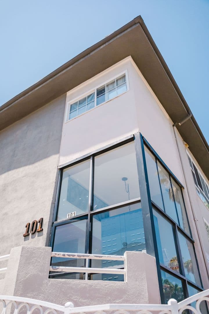 Los Angeles Apartment: 101 N Normandie Ave
