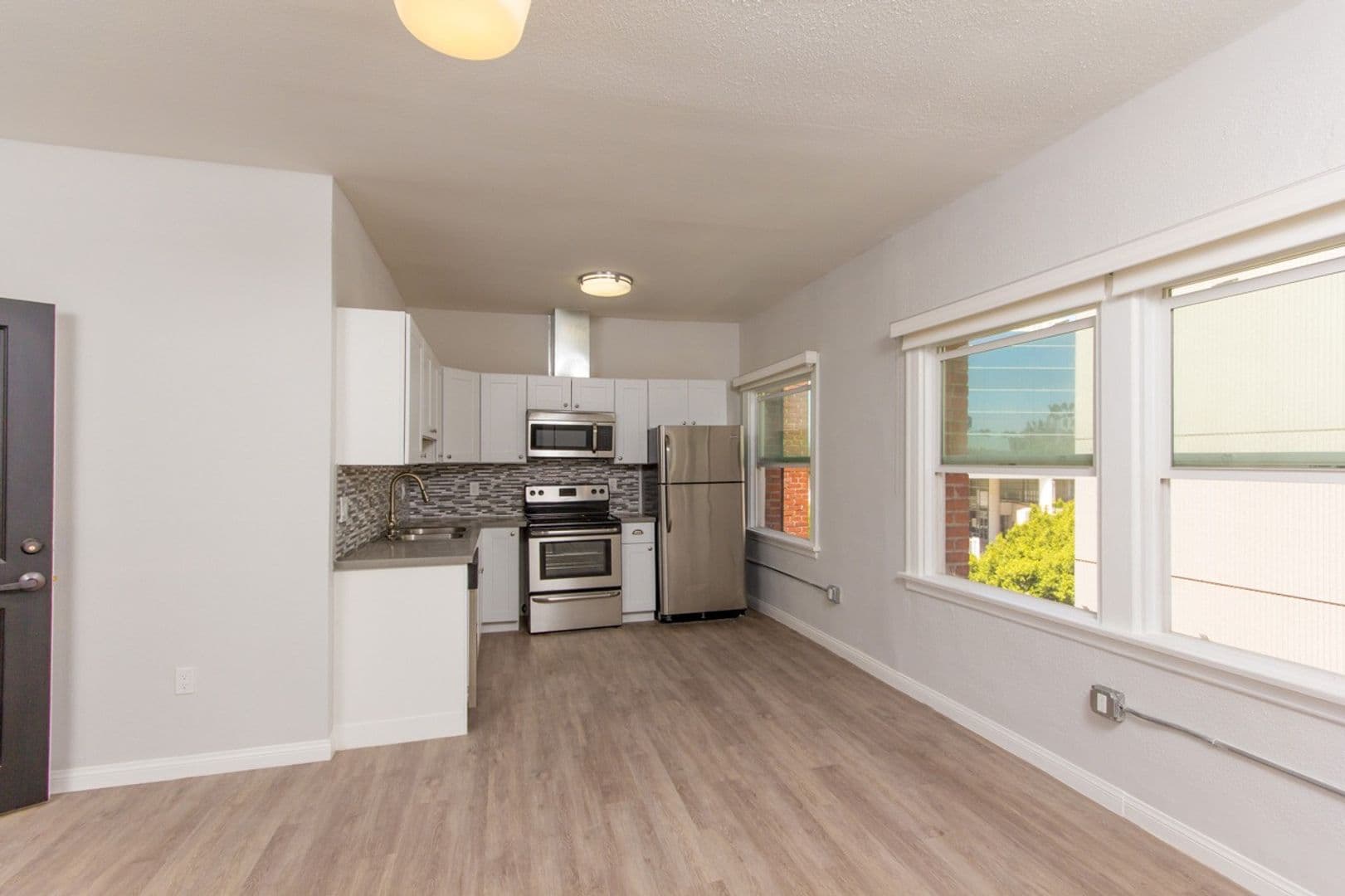 Los Angeles Apartment: 412 S Lake Street