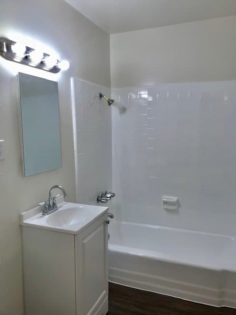 Hawthorne Apartment: 4050 W El Segundo Blvd