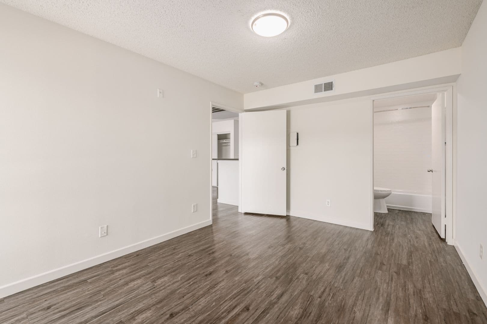Burbank Apartment: 1725 Grismer Ave