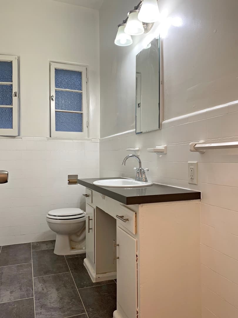 Los Angeles Apartment: 909 S Serrano Ave
