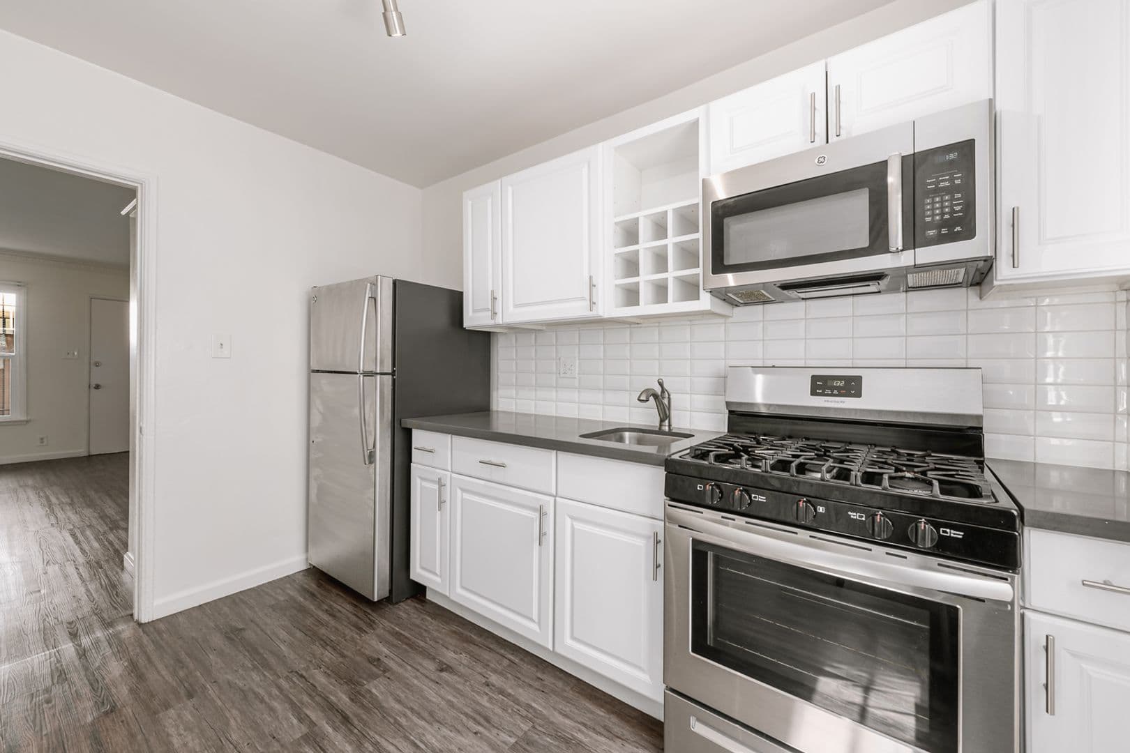 Los Angeles Apartment: 1249 N Edgemont Street