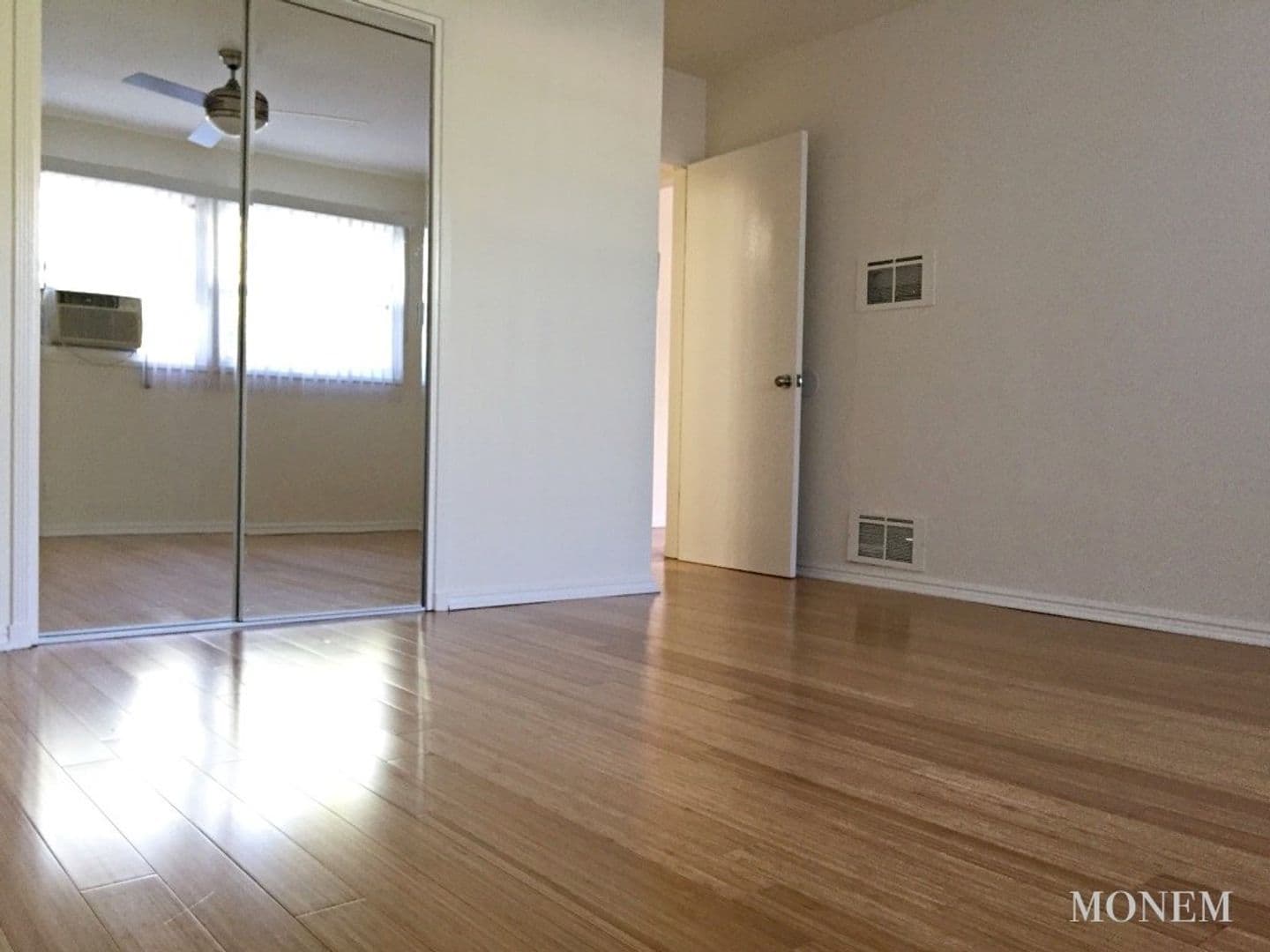 Los Angeles Apartment: 2001 N Beachwood Dr
