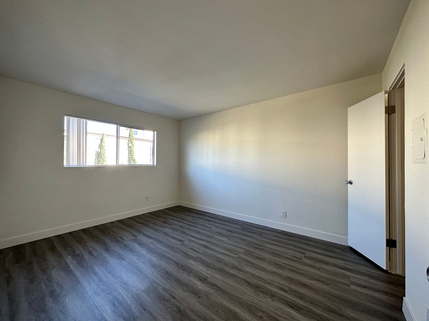 Van Nuys Apartment: 6861 Sepulveda Blvd