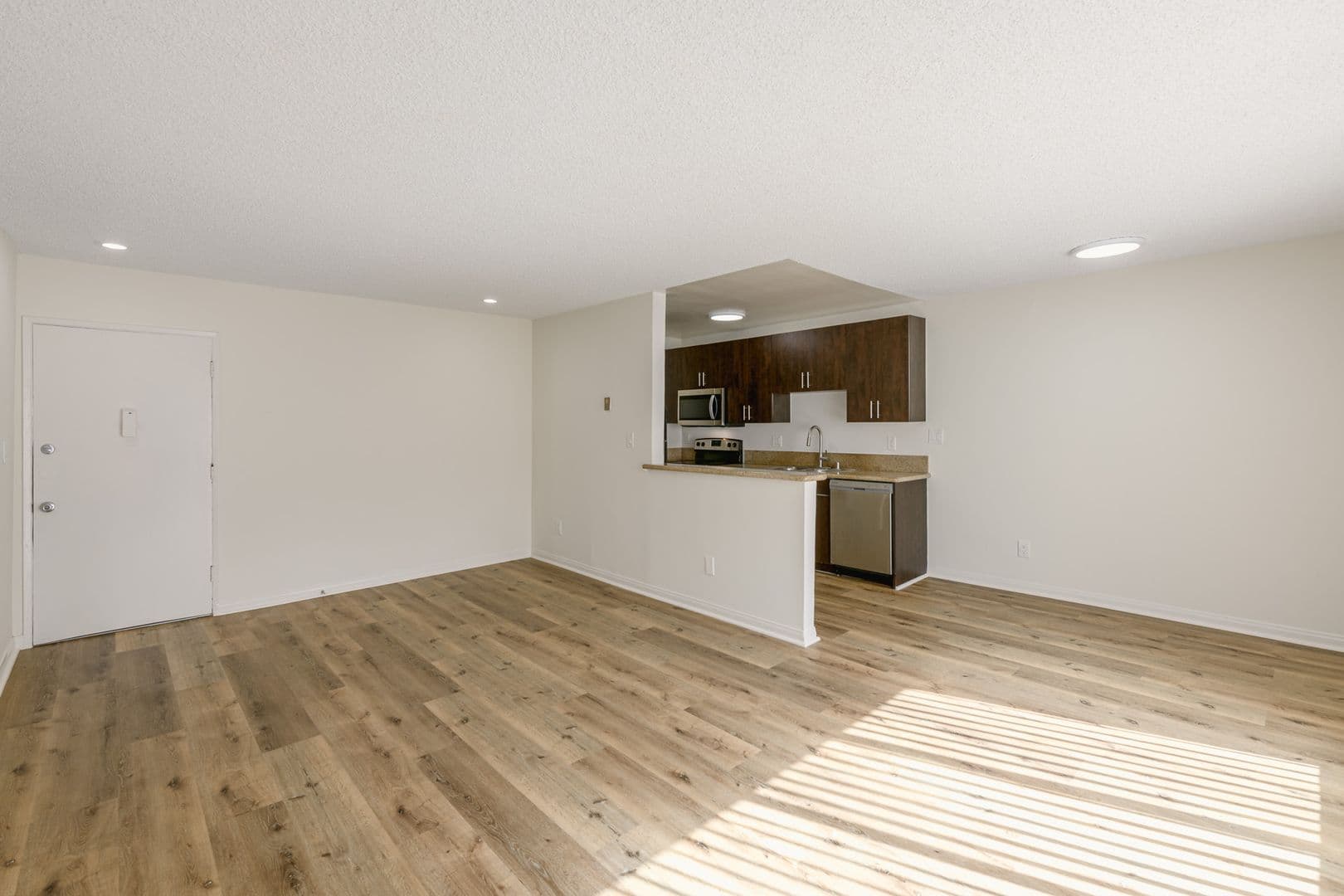 Los Angeles Apartment: 1847 Winona Blvd