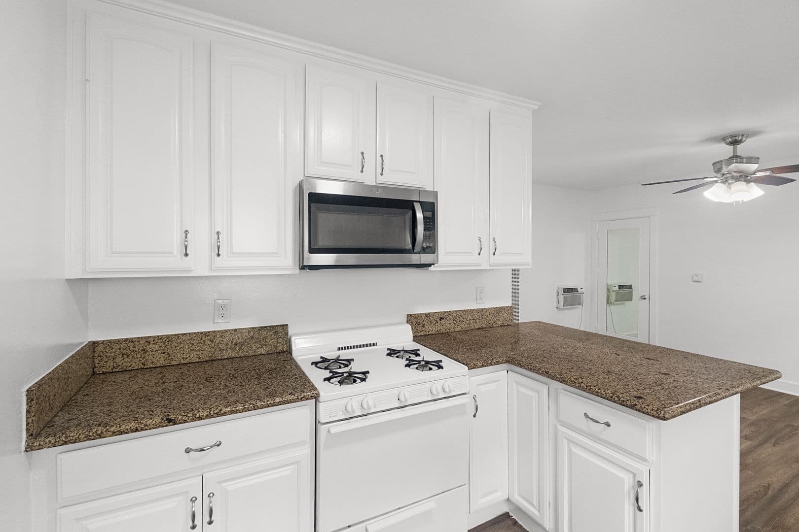 Los Angeles Apartment: 5414 Fountain Ave
