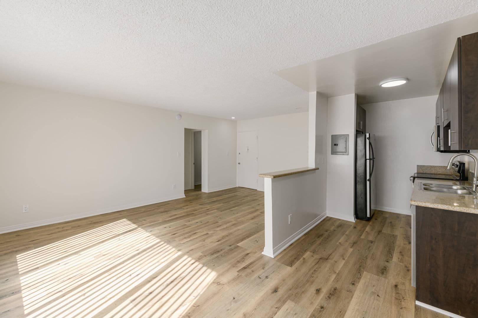 Los Angeles Apartment: 1847 Winona Blvd