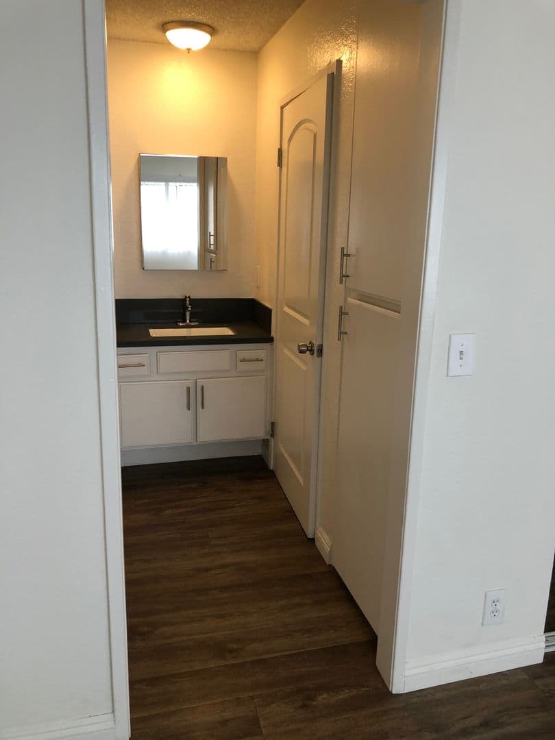 Los Angeles Apartment: 4124 Eagle Rock Blvd