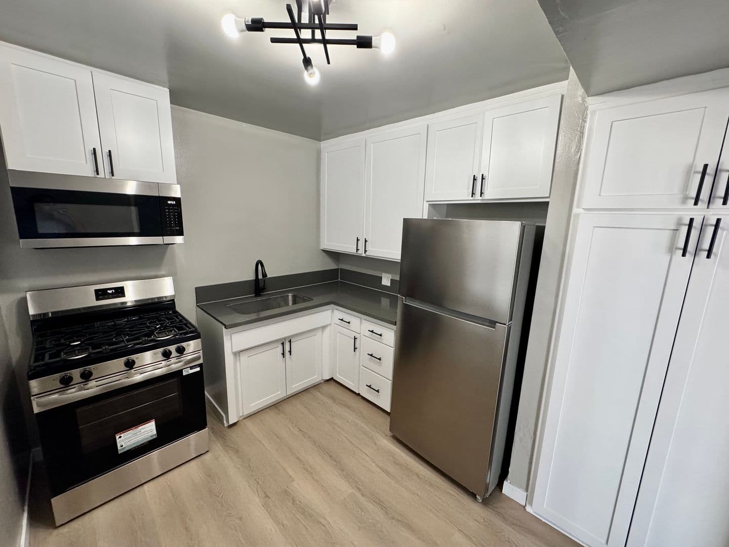 Los Angeles Apartment: 4046-4052 Coco Ave