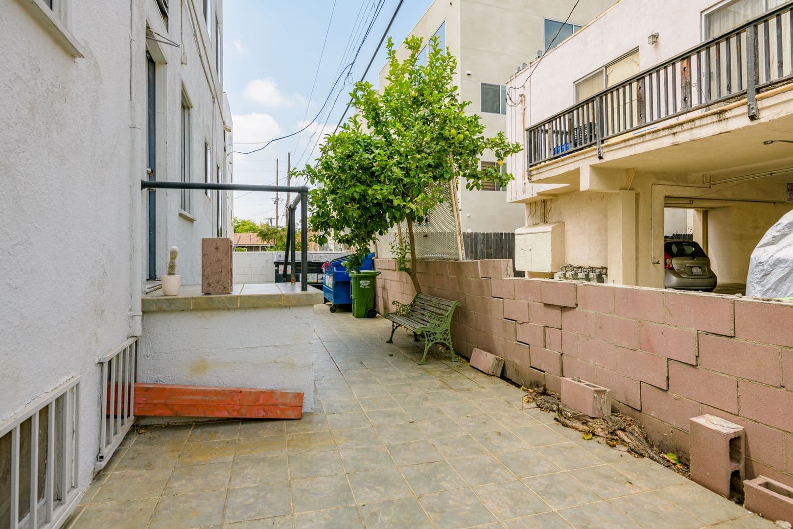 Los Angeles Apartment: 1317 N Bronson Ave