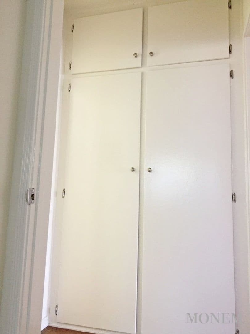 Los Angeles Apartment: 2001 N Beachwood Dr