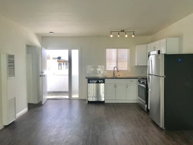 Los Angeles Apartment: 4840-4842 W Slauson Ave