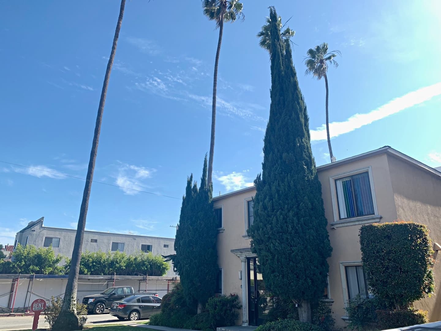Los Angeles Apartment: 2589 S. Sepulveda Blvd