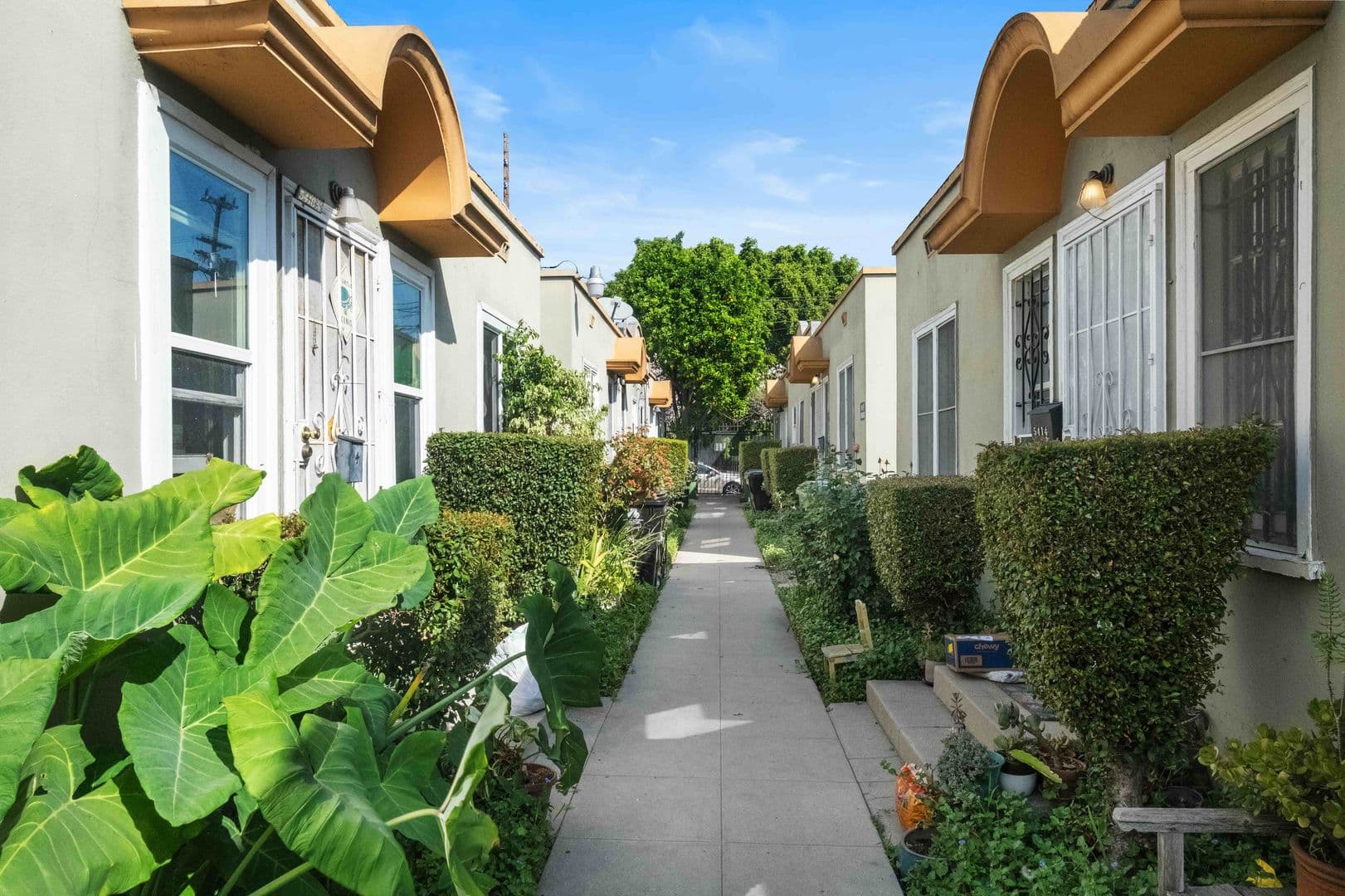 Los Angeles Apartment: 5414 Fountain Ave