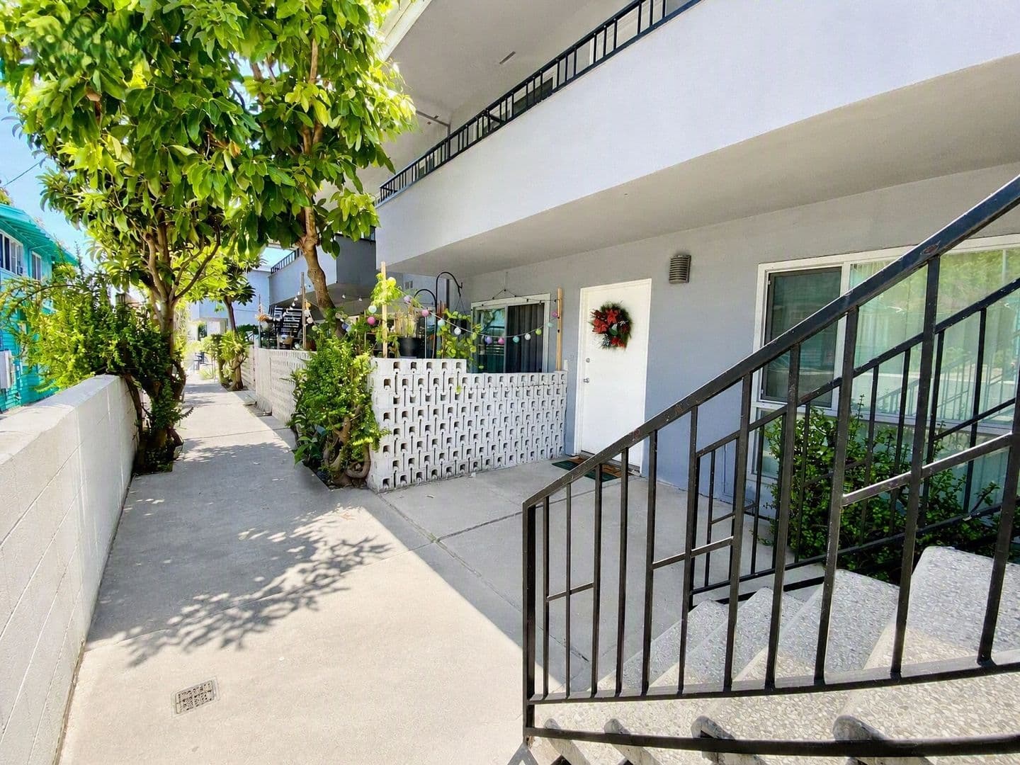 Los Angeles Apartment: 1851 Winona Blvd (Chatelet)