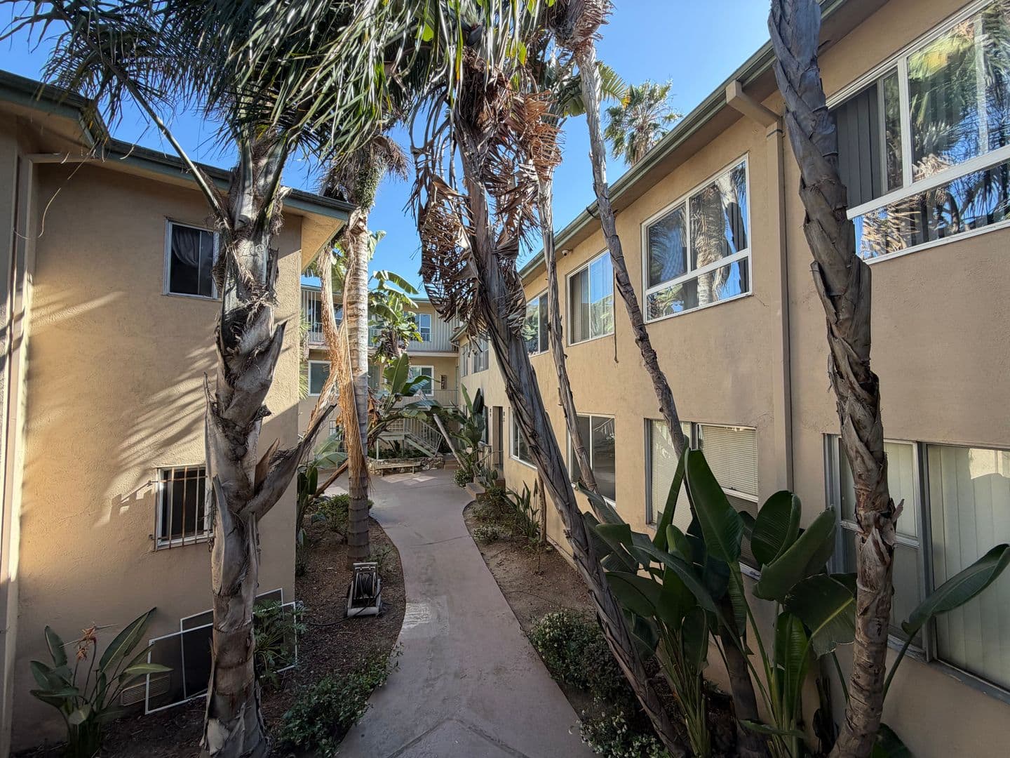 Los Angeles Apartment: 4046-4052 Coco Ave