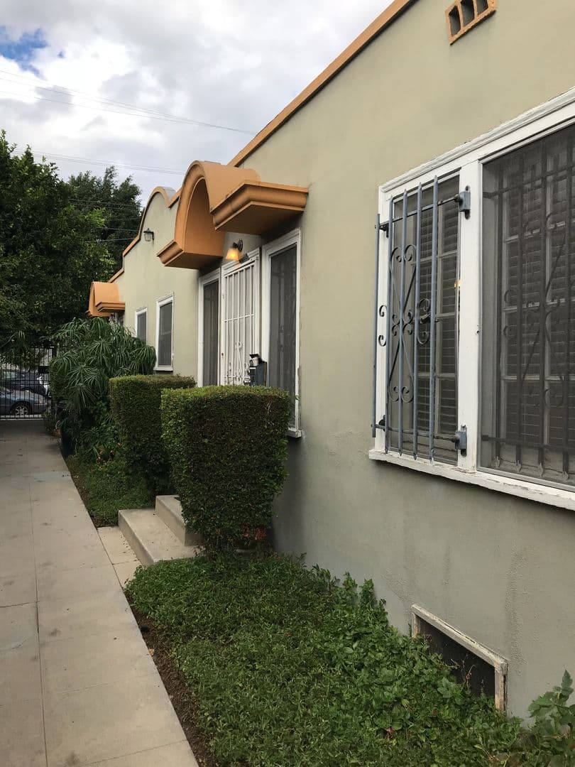Los Angeles Apartment: 5414 Fountain Ave