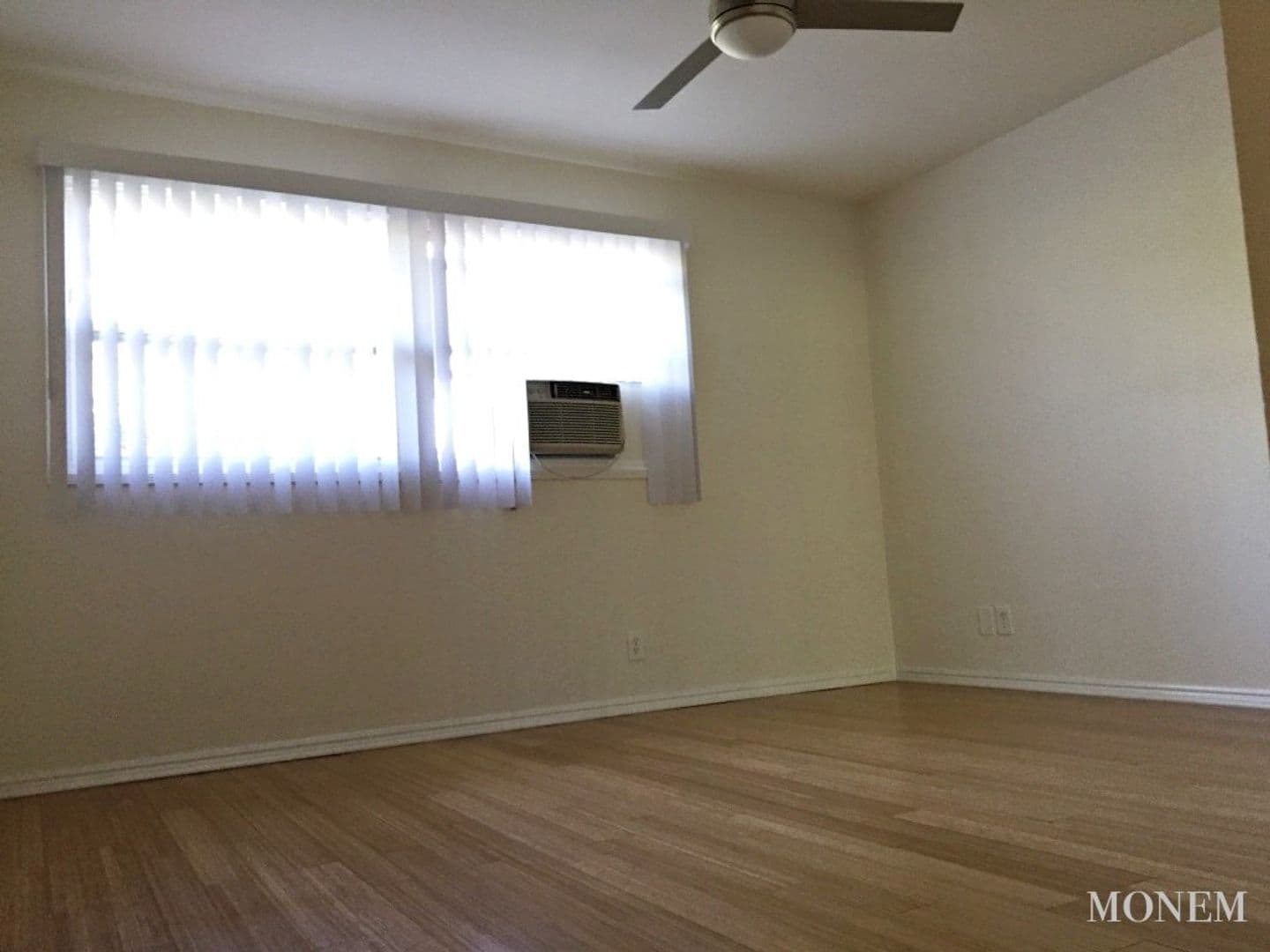 Los Angeles Apartment: 2001 N Beachwood Dr