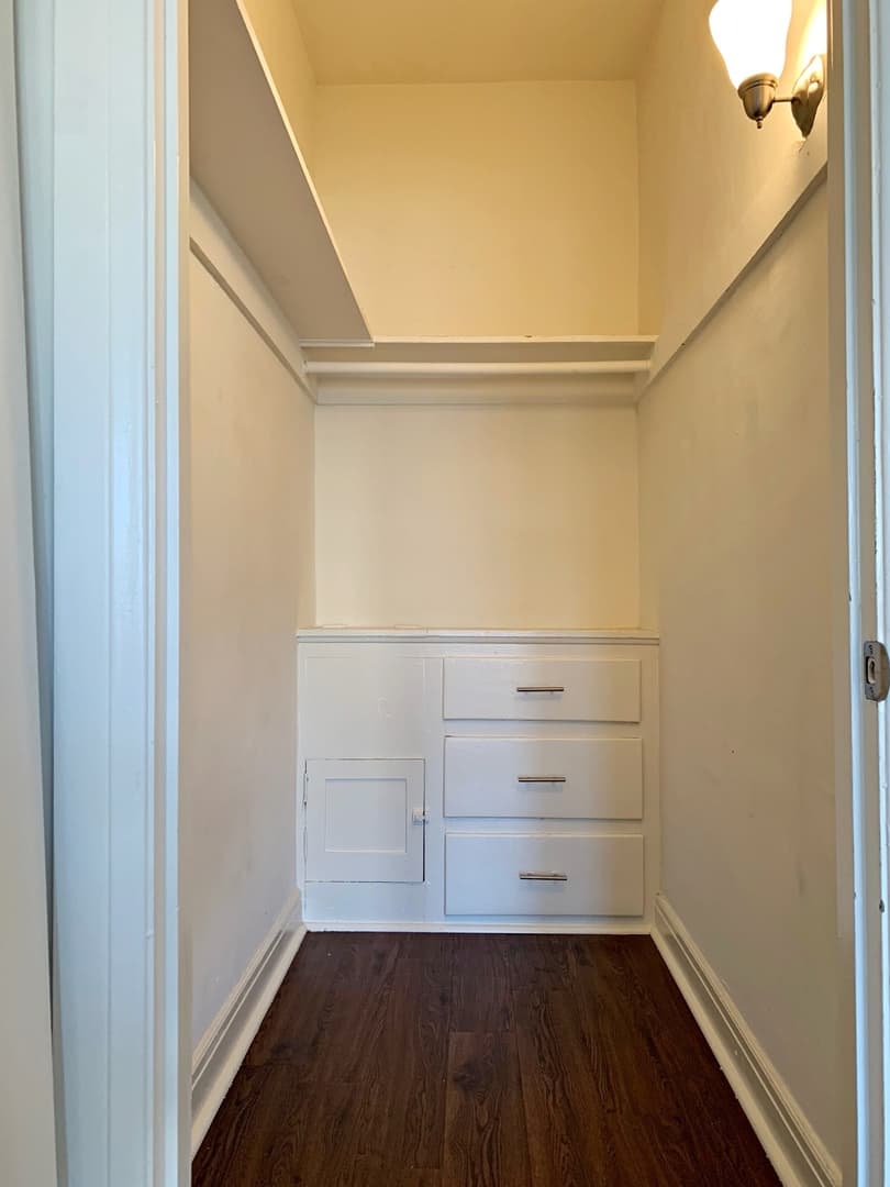 Los Angeles Apartment: 1525 Cassil Place
