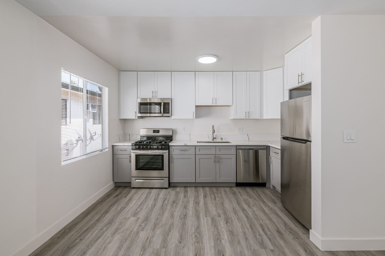 Los Angeles Apartment: 1339 S Ogden Dr