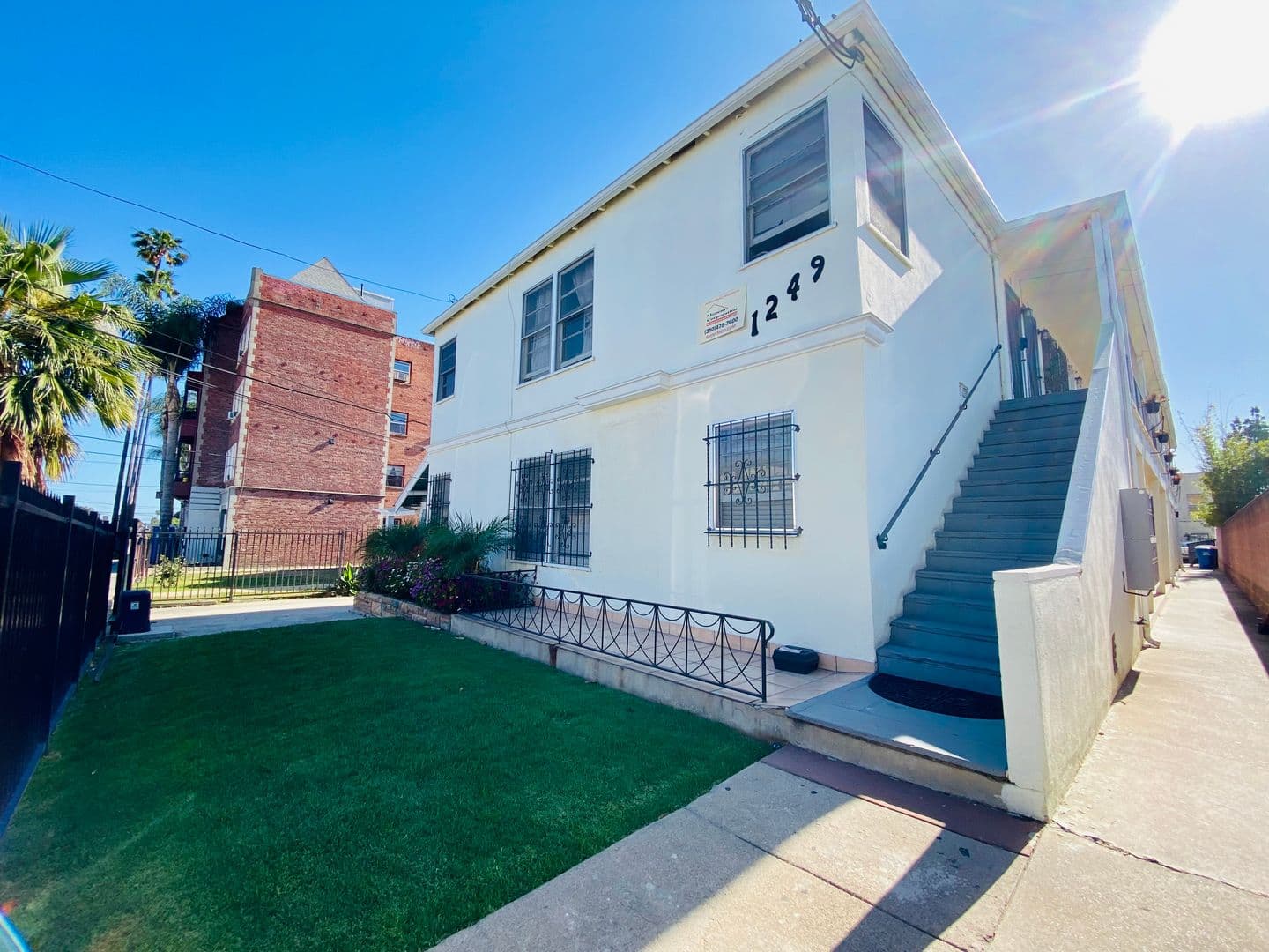 Los Angeles Apartment: 1249 N Edgemont Street