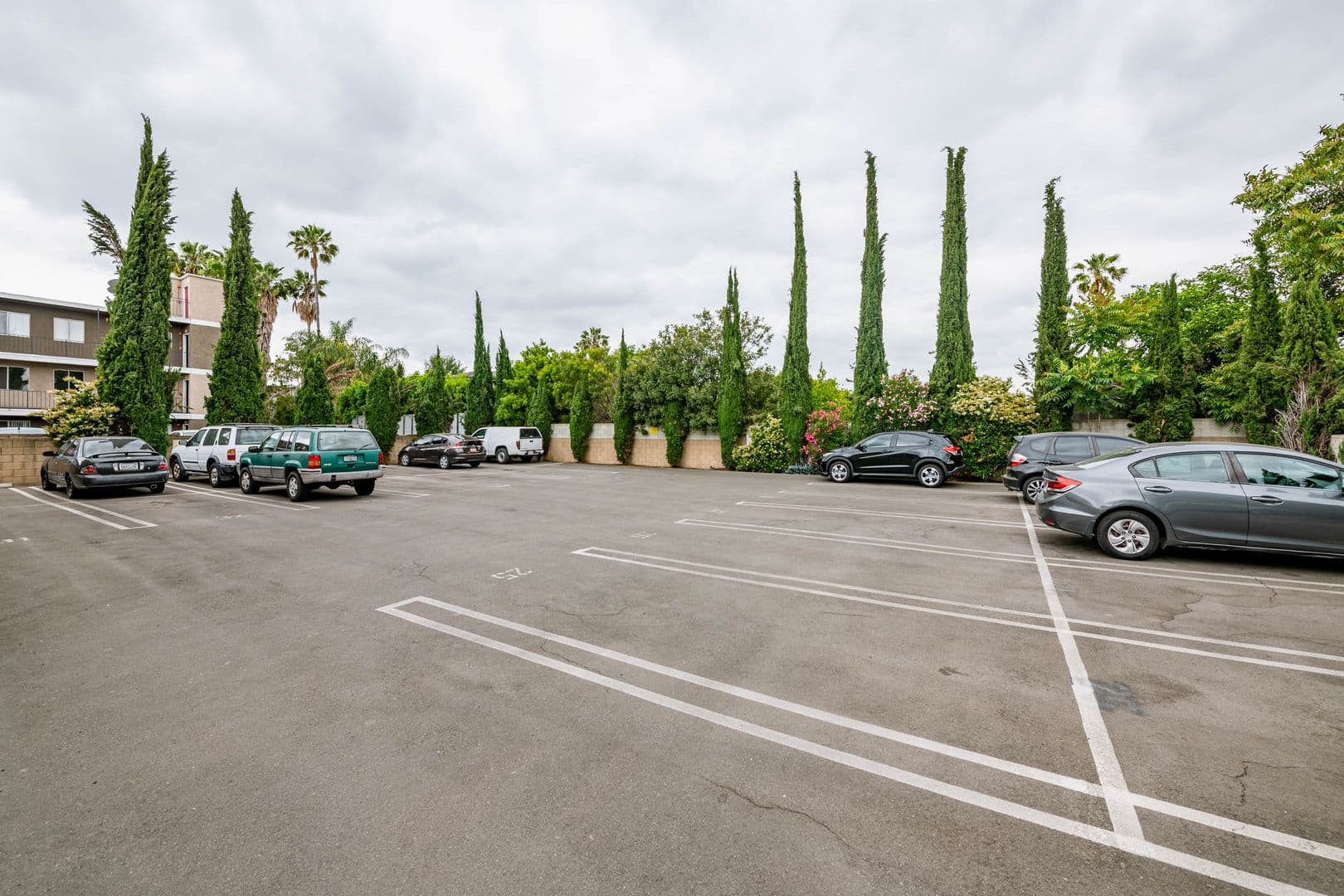 Van Nuys Apartment: 6861 Sepulveda Blvd