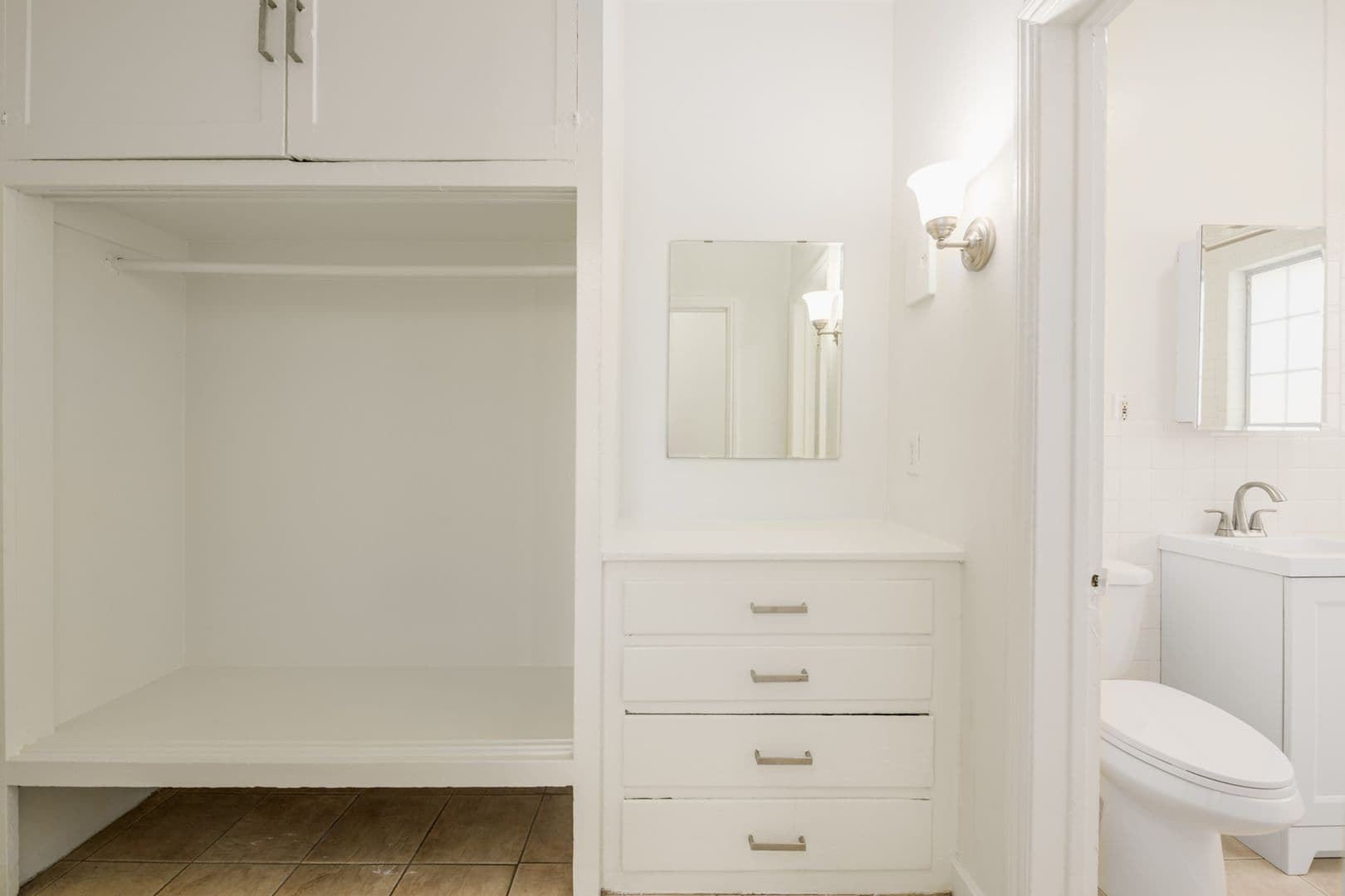 Los Angeles Apartment: 1317 N Bronson Ave