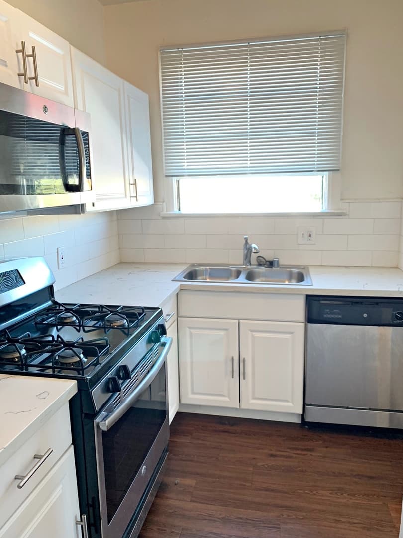 Los Angeles Apartment: 1525 Cassil Place