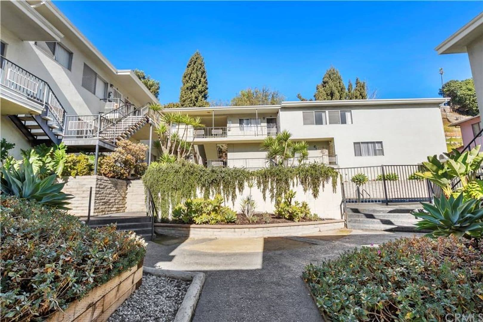 Los Angeles Apartment: 4215 Don Tomaso Dr