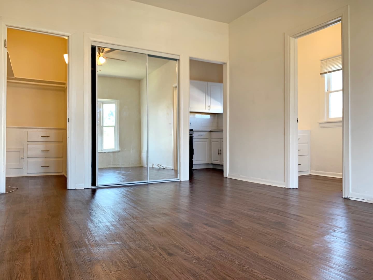 Los Angeles Apartment: 1525 Cassil Place