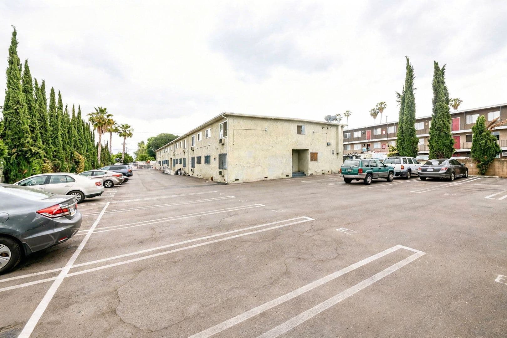 Van Nuys Apartment: 6861 Sepulveda Blvd