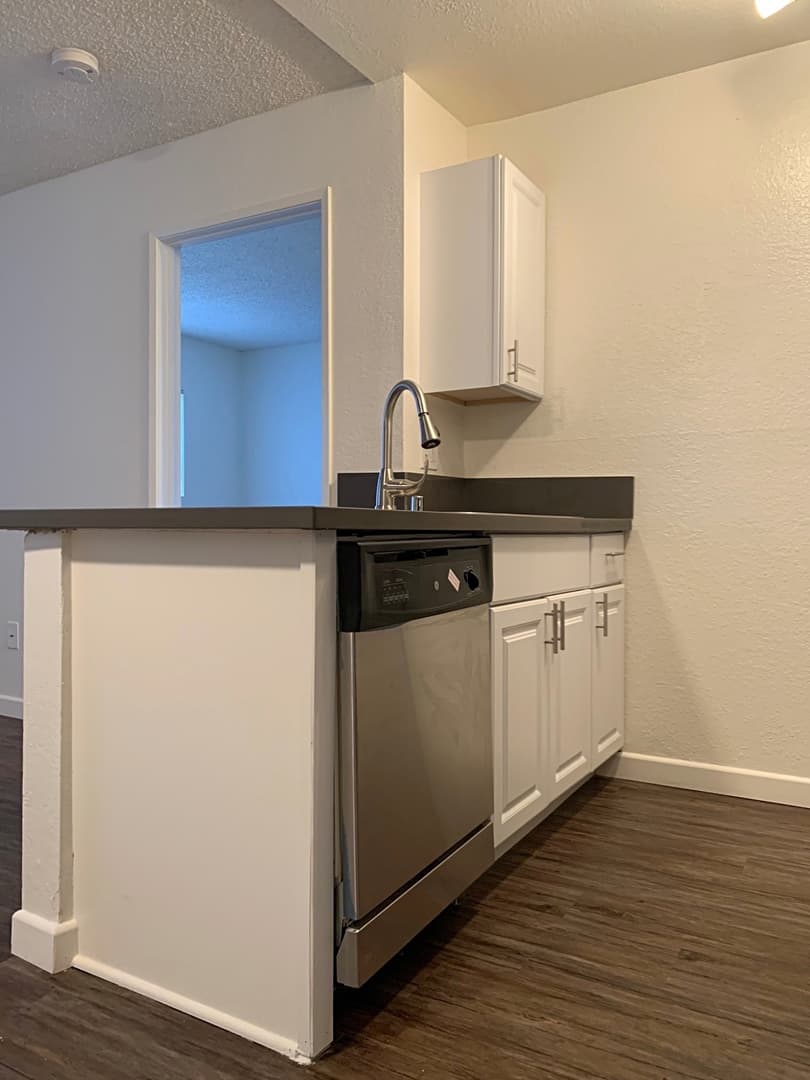 Los Angeles Apartment: 4124 Eagle Rock Blvd