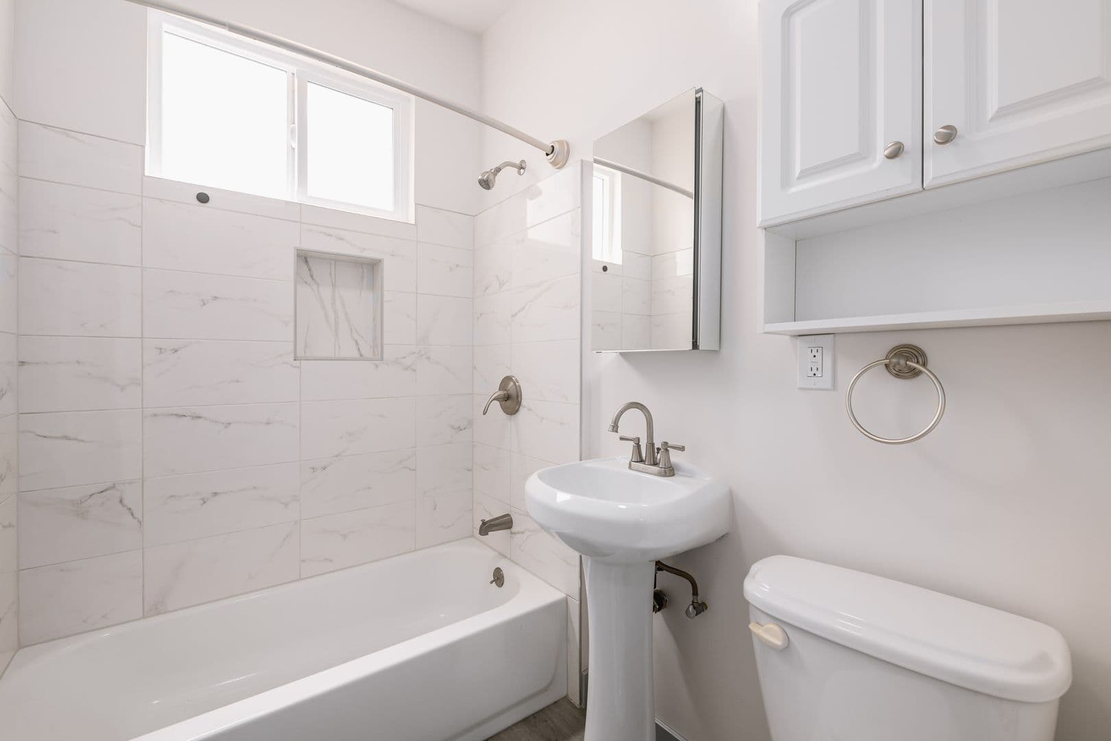 Los Angeles Apartment: 1623 N Mariposa Ave