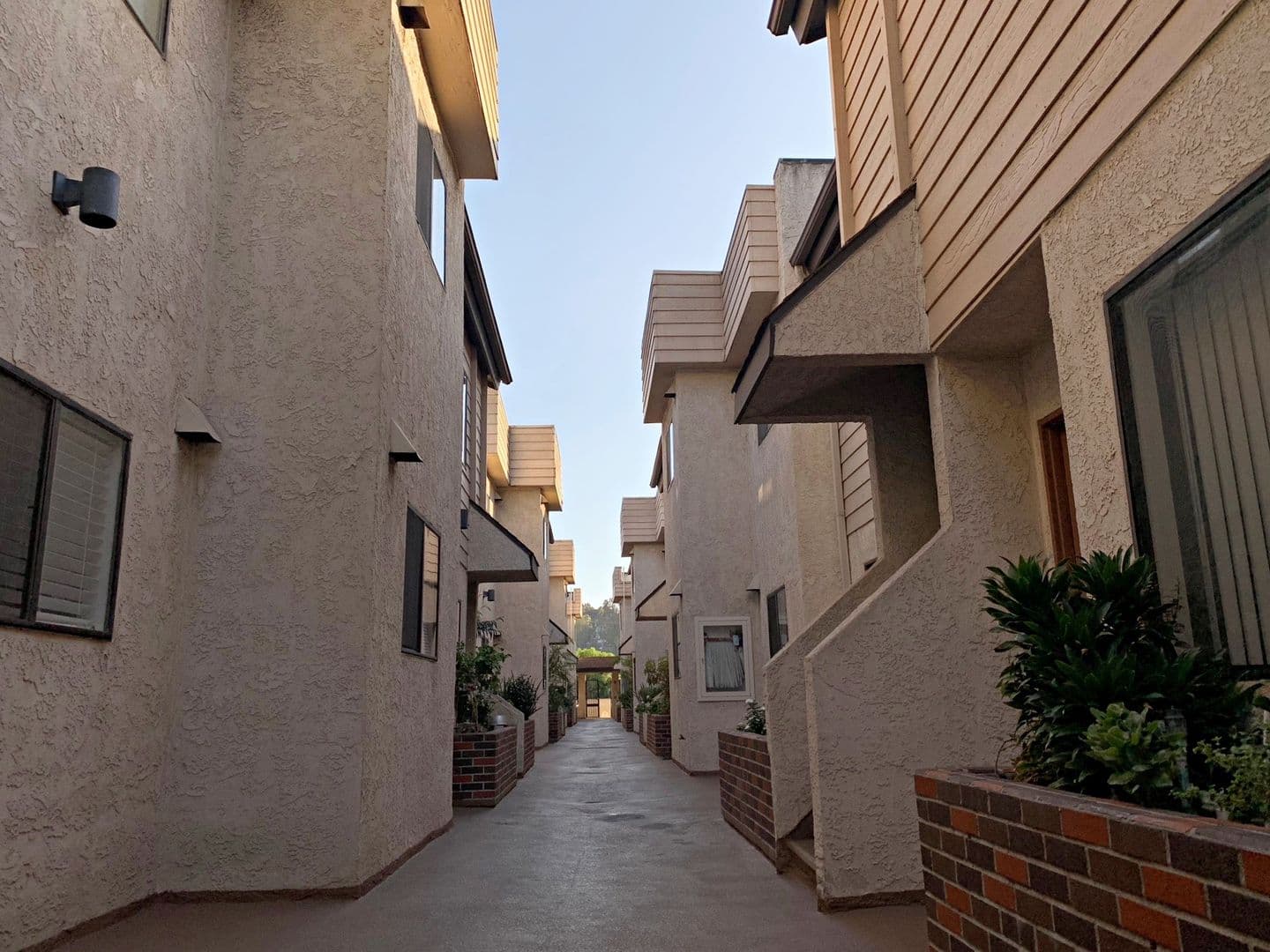Glendale Apartment: 1010 - 1012 E Acacia Ave