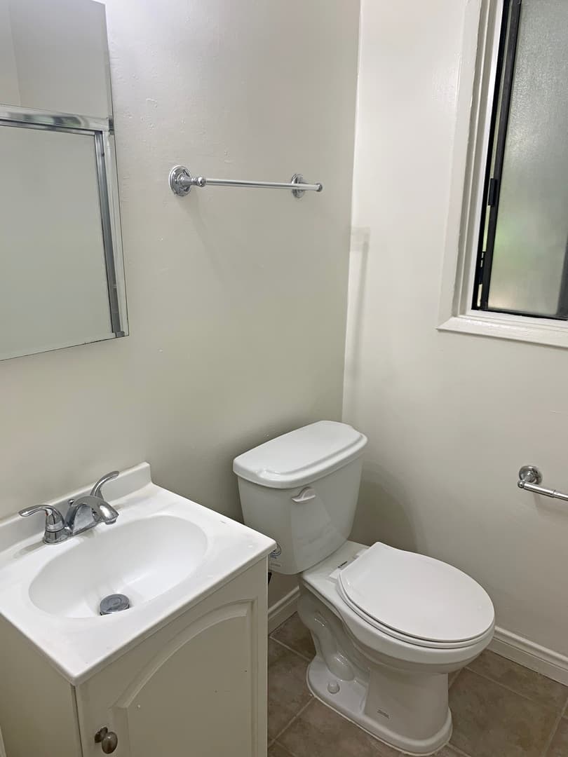 Los Angeles Apartment: 2589 S. Sepulveda Blvd
