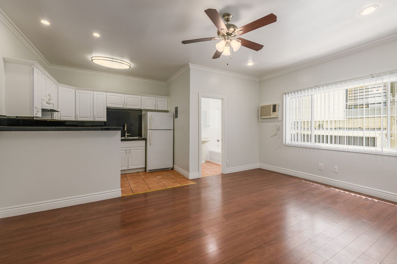 Los Angeles Apartment: 1317 N Bronson Ave