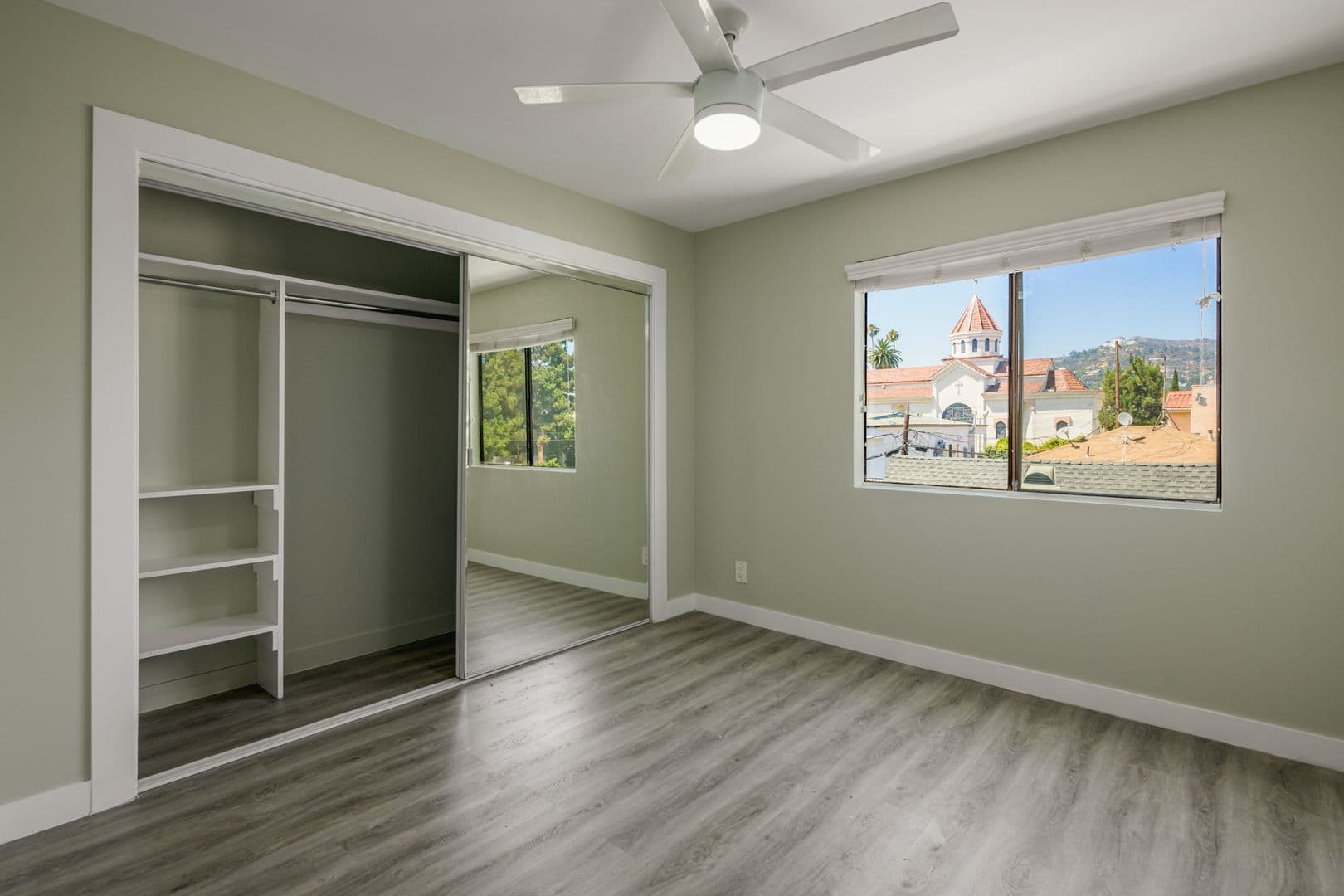 Los Angeles Apartment: 1535 N Kenmore Ave