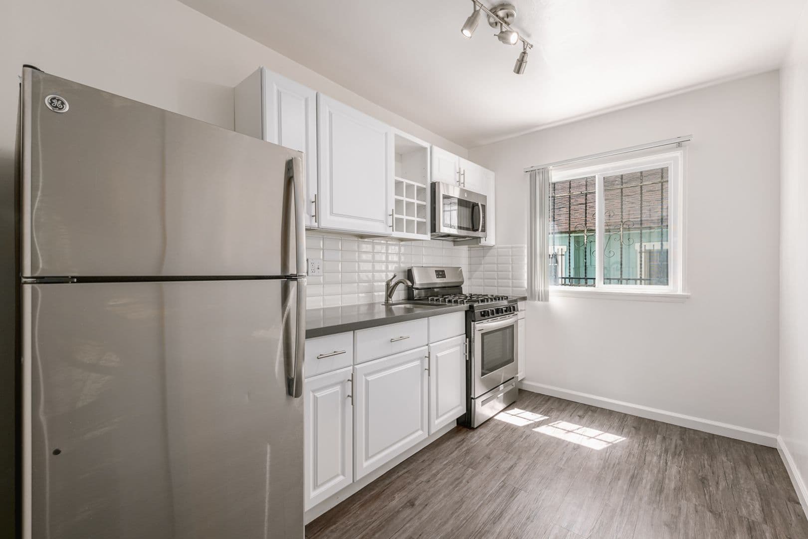 Los Angeles Apartment: 1249 N Edgemont Street