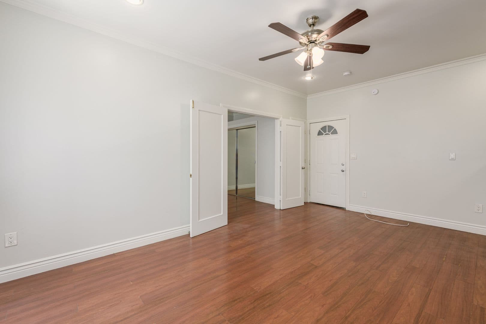 Los Angeles Apartment: 1317 N Bronson Ave