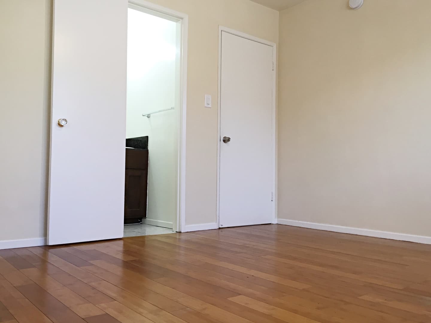 Los Angeles Apartment: 933 N Wilcox Ave