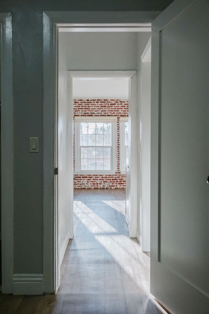Los Angeles Apartment: 412 S Lake Street