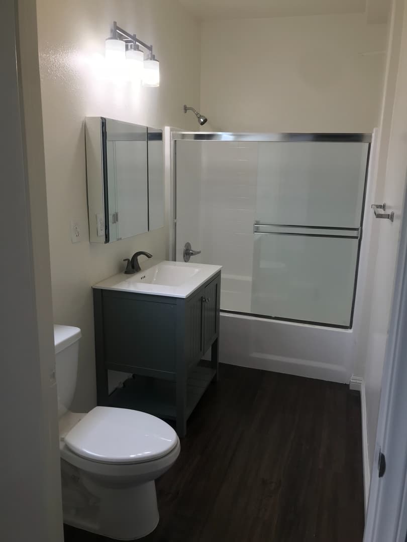 Los Angeles Apartment: 251 Robinson Street
