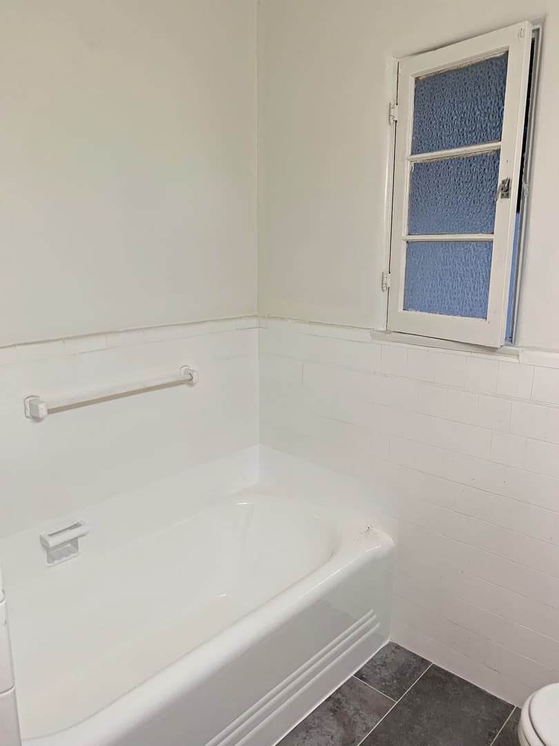 Los Angeles Apartment: 909 S Serrano Ave