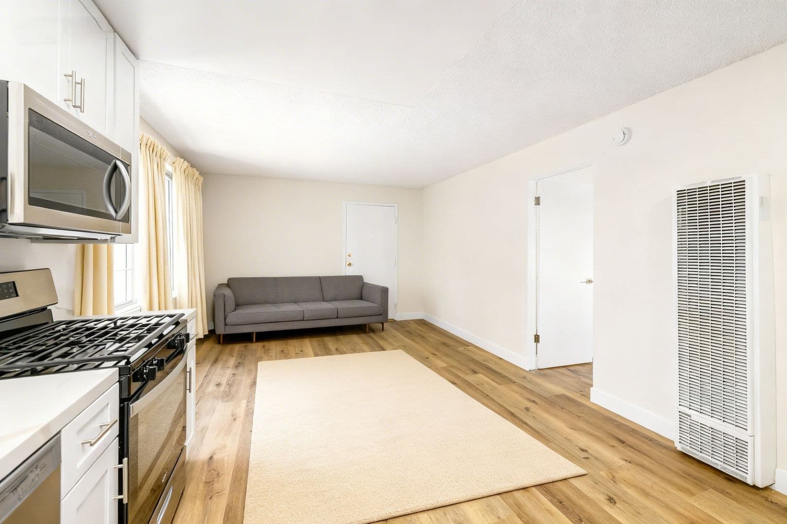 Van Nuys Apartment: 6861 Sepulveda Blvd