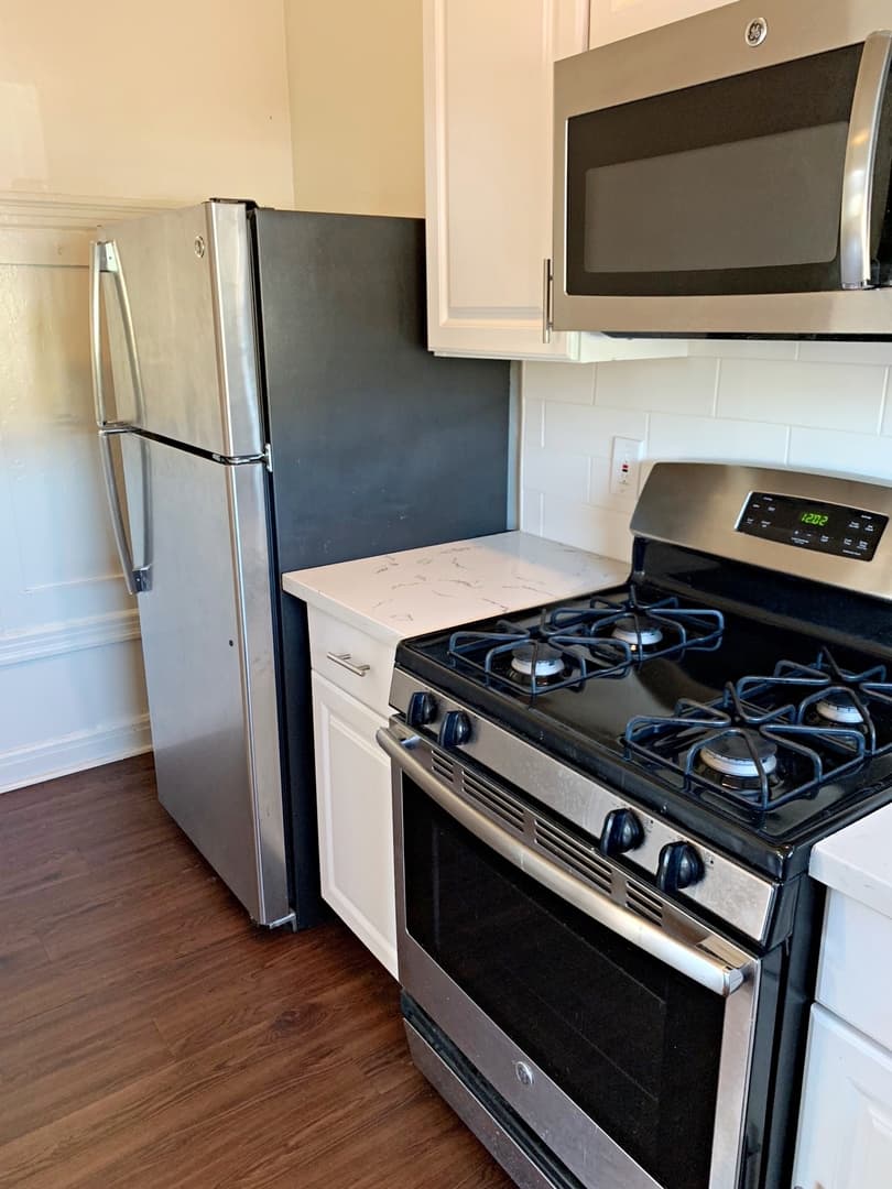 Los Angeles Apartment: 1525 Cassil Place