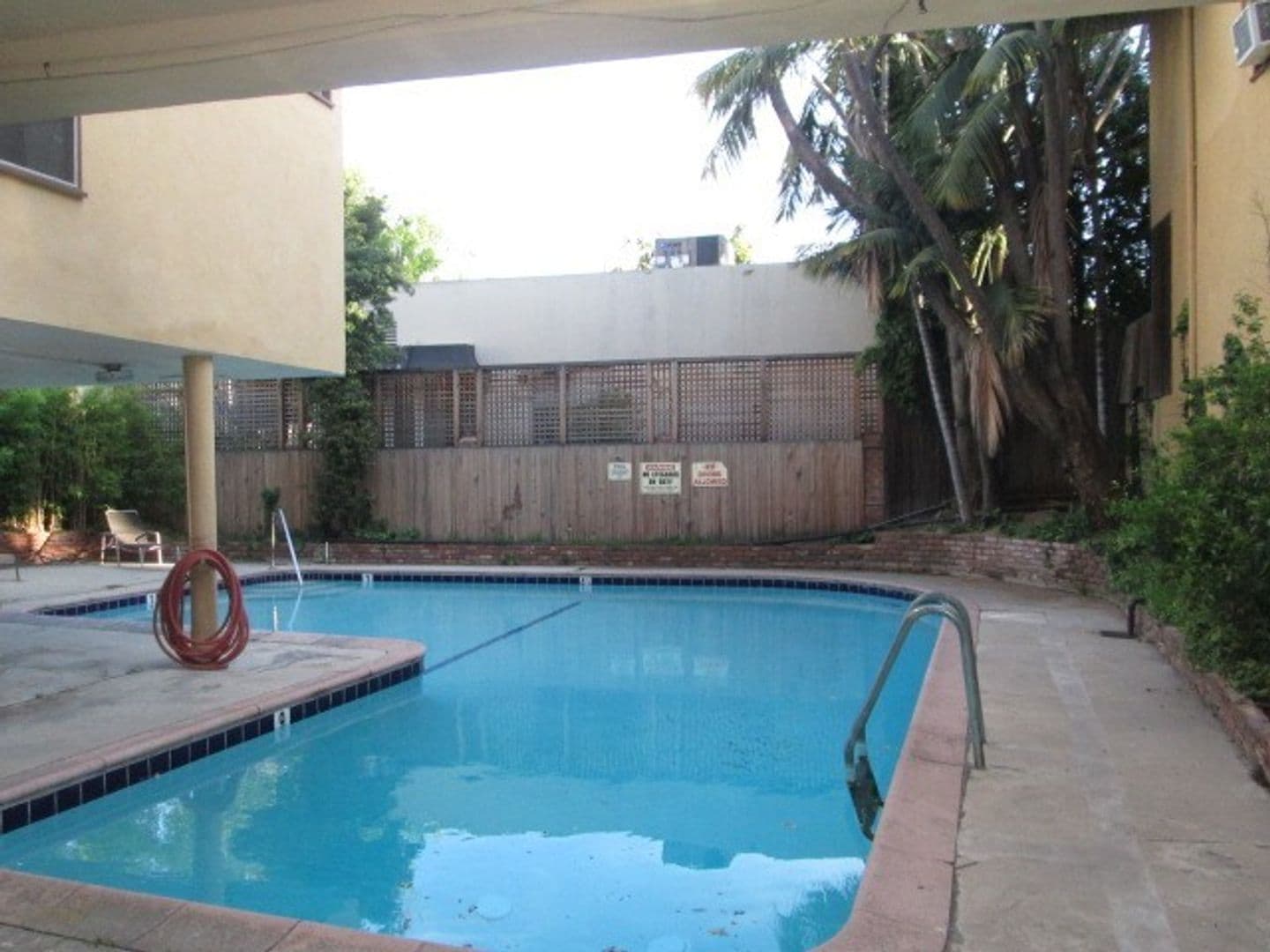 West Hollywood Apartment: 1326 N Flores Street
