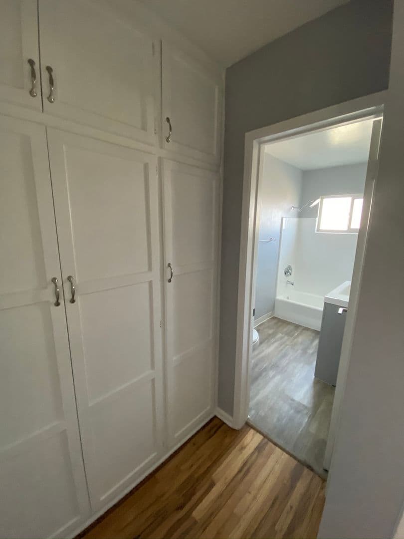 Santa Monica Apartment: 1227 11th Street